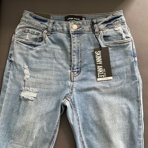 Skinny Mid-Rise Jeans✨